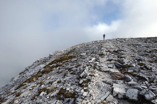 Komplexní průvodce přípravou na horský trek: Bezpečnost a tipy
